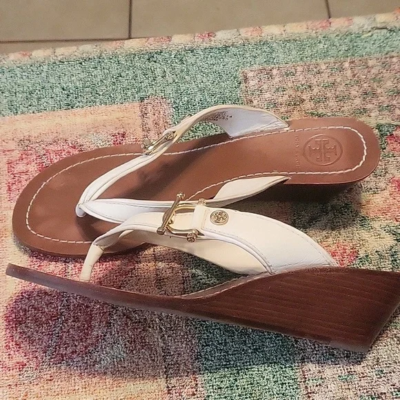 BEAUTIFUL!!! Tory Burch white leather sandals 7.5 - Picture 6 of 6